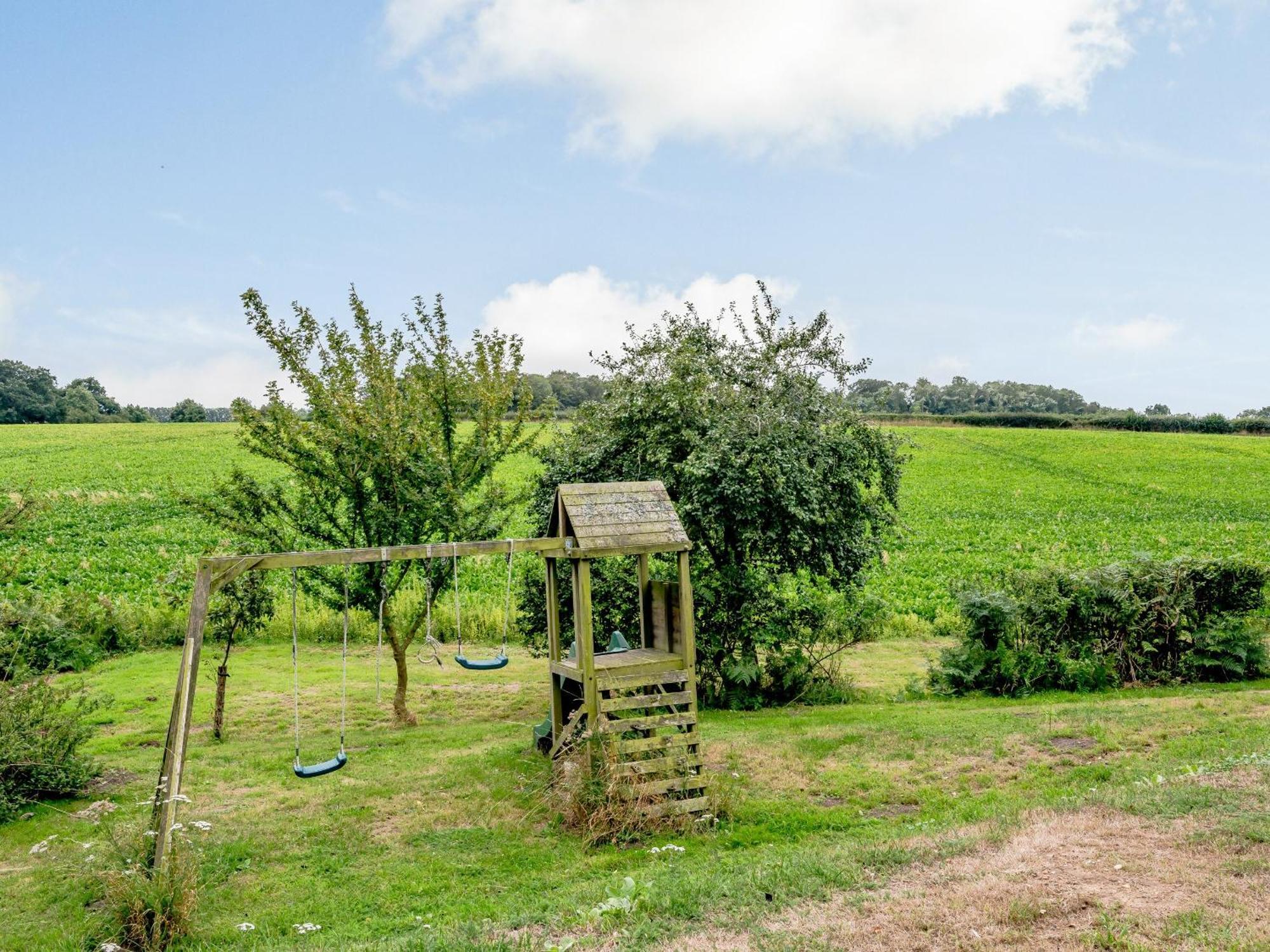 Hilley Holey Villa Horning Bagian luar foto